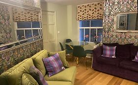 Quiet Lower Floor 2 Bed City Apartment With Private Patio Garden