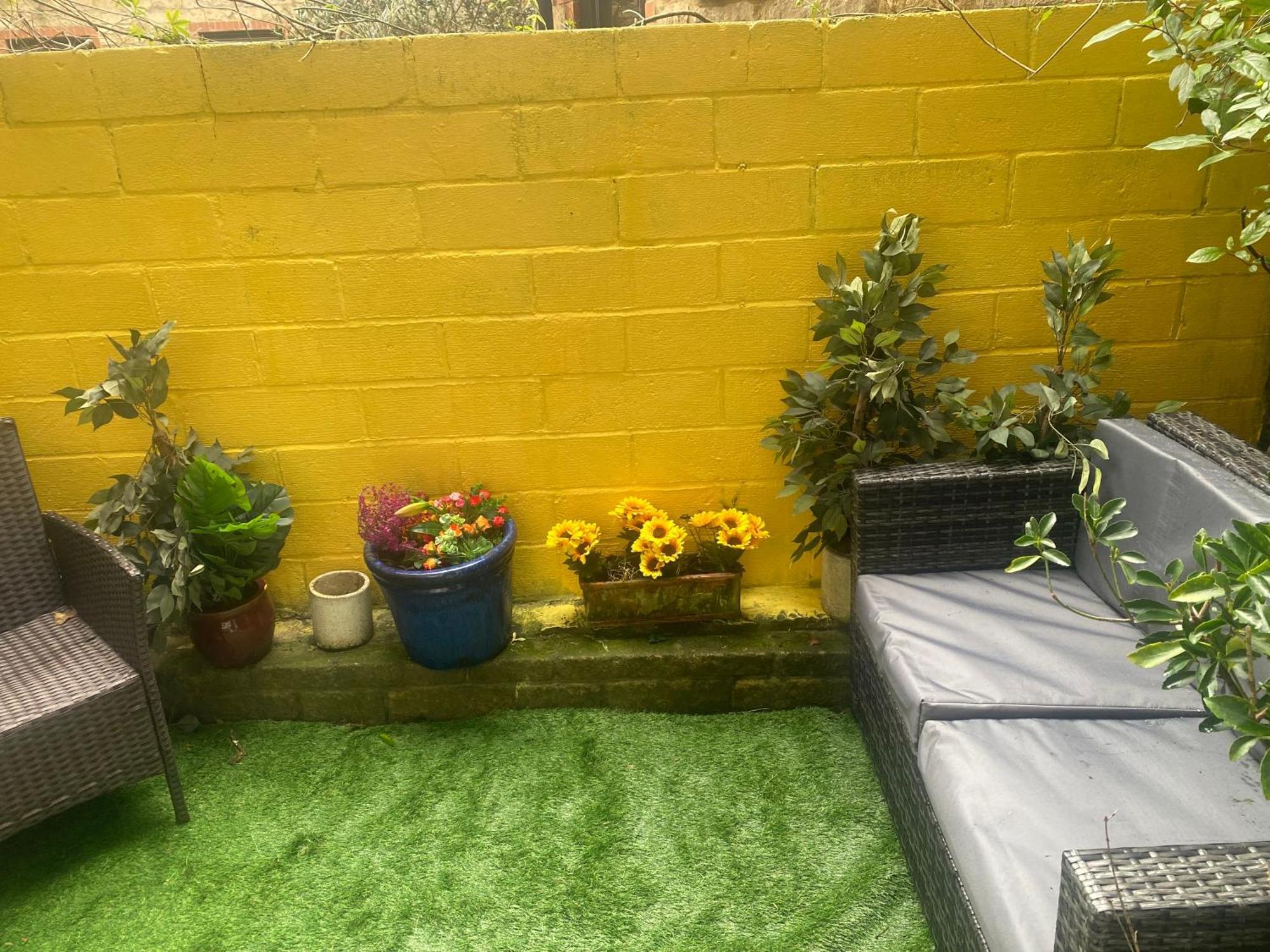 Quiet Lower Floor 2 Bed City Apartment With Private Patio Garden Bath Exterior photo