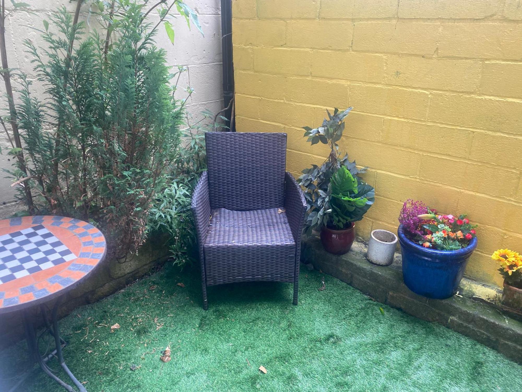 Quiet Lower Floor 2 Bed City Apartment With Private Patio Garden Bath Exterior photo