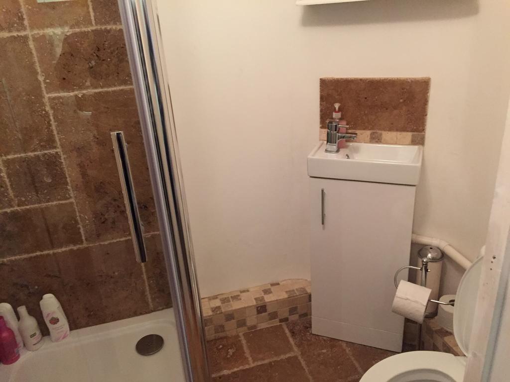 Quiet Lower Floor 2 Bed City Apartment With Private Patio Garden Bath Exterior photo